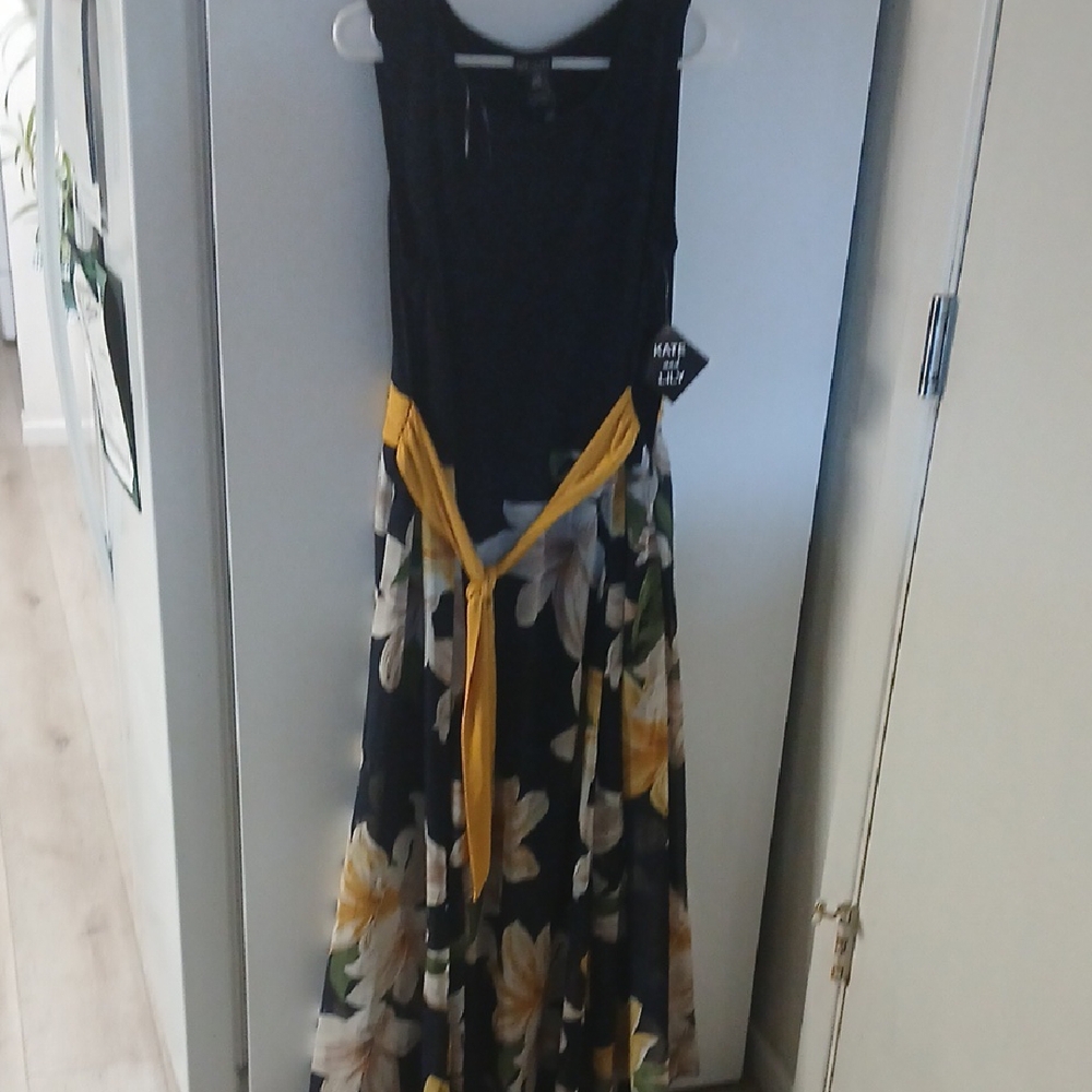 Elegant Floral Maxi Dress with Yellow Accents